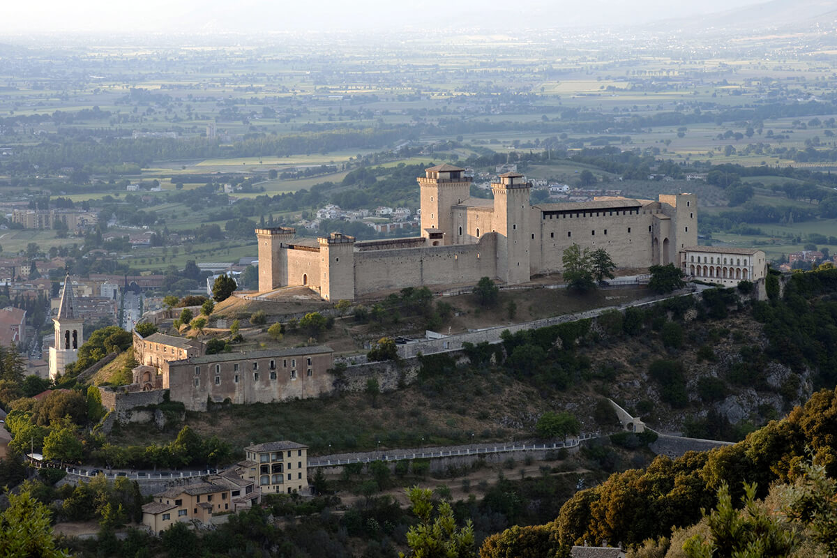 Rocca Albornoziana, una fortezza che sovrasta la città di Spoleto