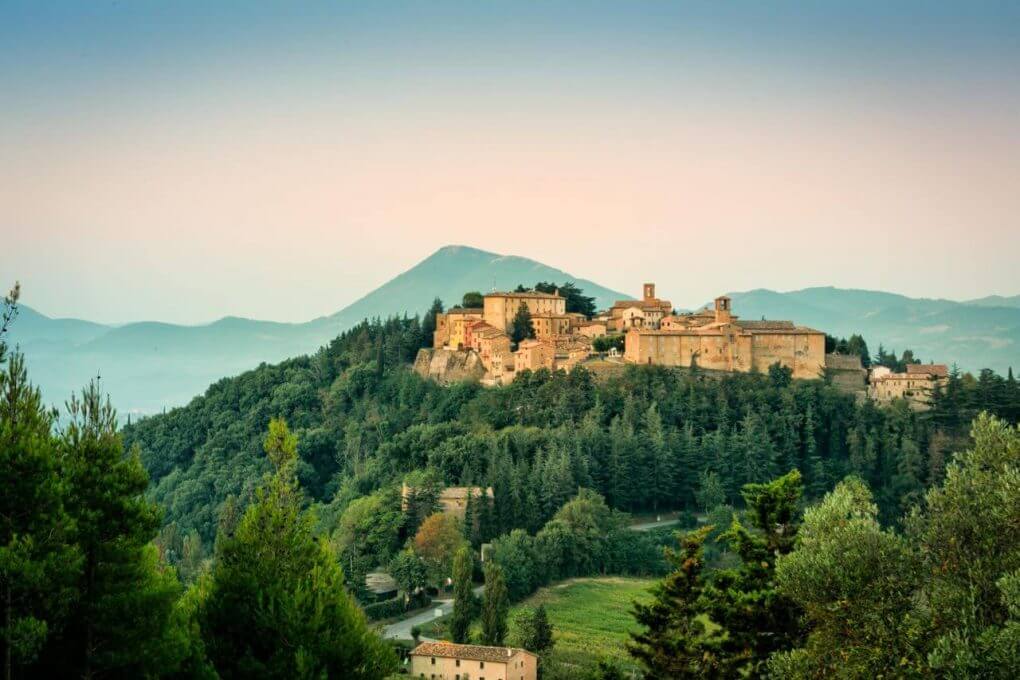 Montone, un magnifico borgo che sorge nella profonda Valle del Tevere