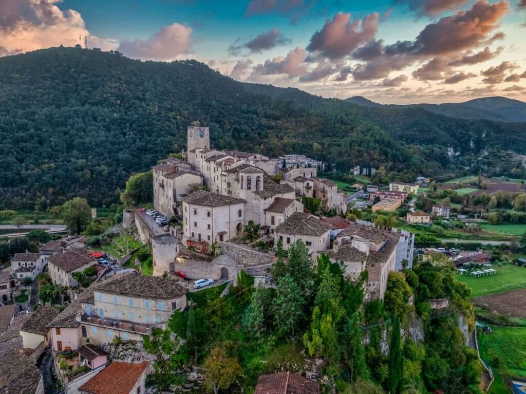 Umbria in auto: sette borghi panoramici da scoprire lontano dalle rotte più turistiche