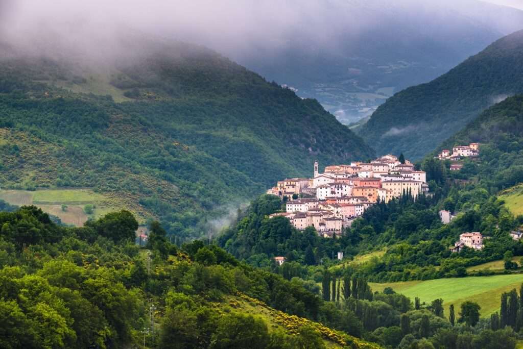 Umbria in auto: sette borghi panoramici da scoprire lontano dalle rotte più turistiche