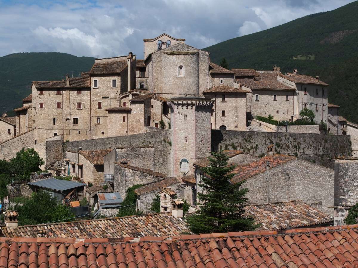 Umbria in auto, Vallo di Nera